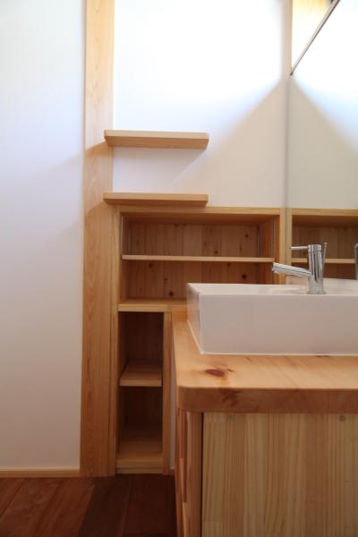 自然素材による木の家の洗面室