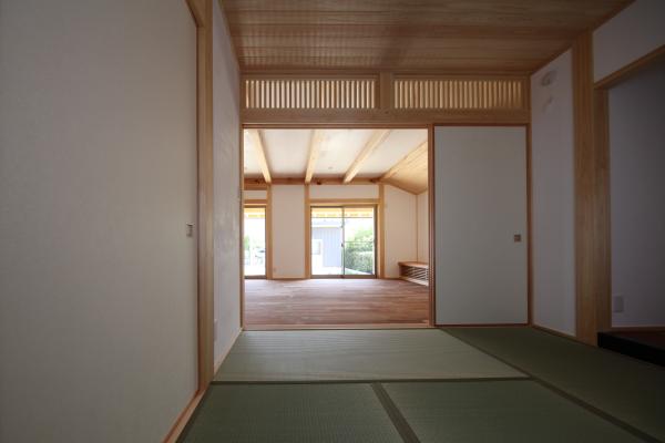 自然素材による木の家の和室