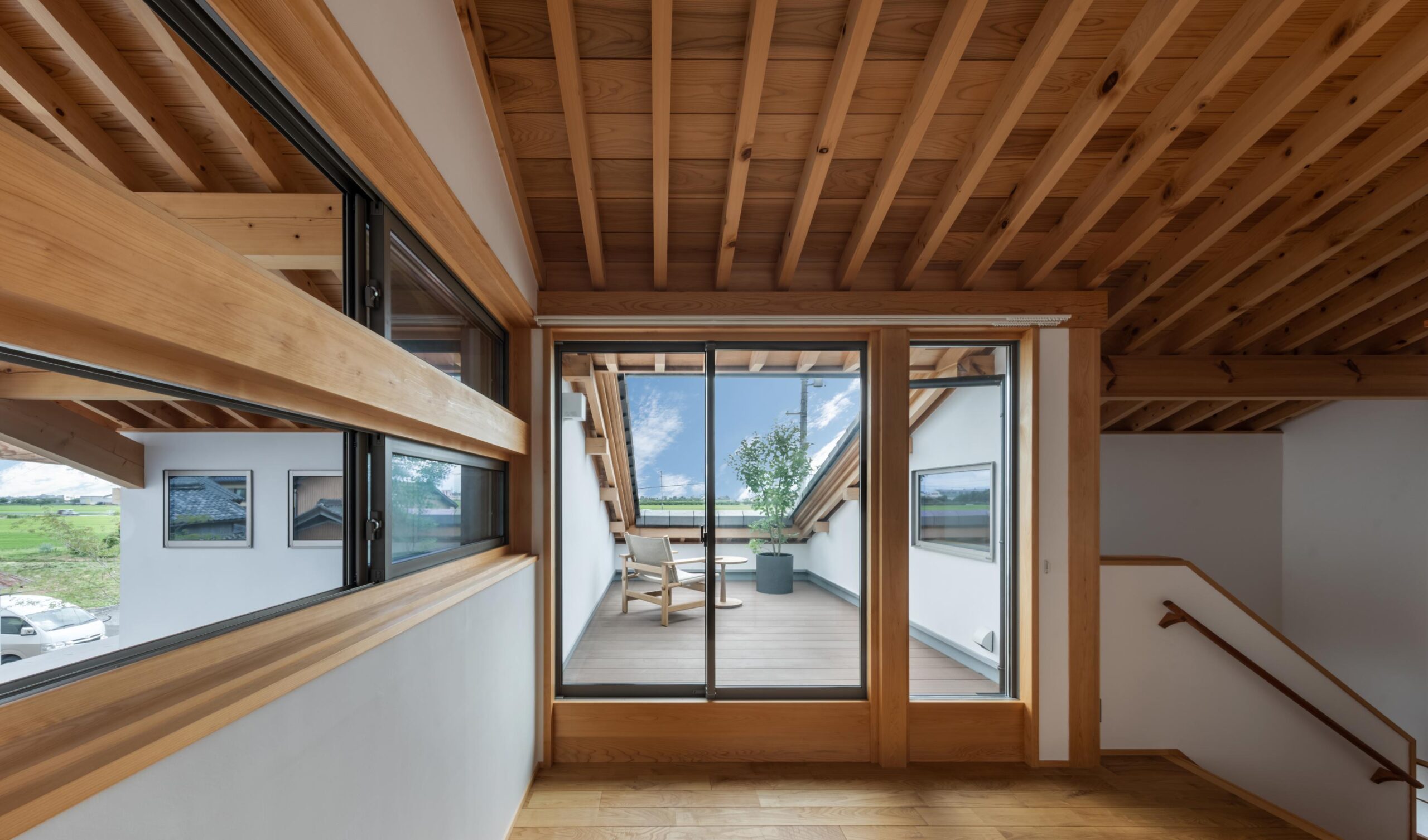 木造住宅の２階テラス