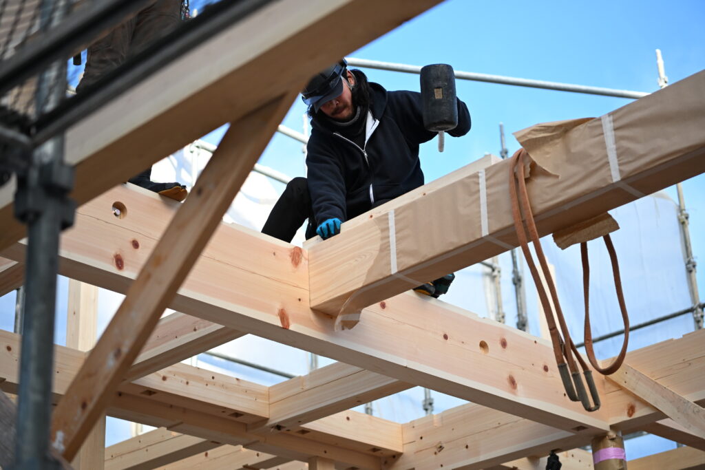 瑞浪市の木造住宅の建前（桧の梁）