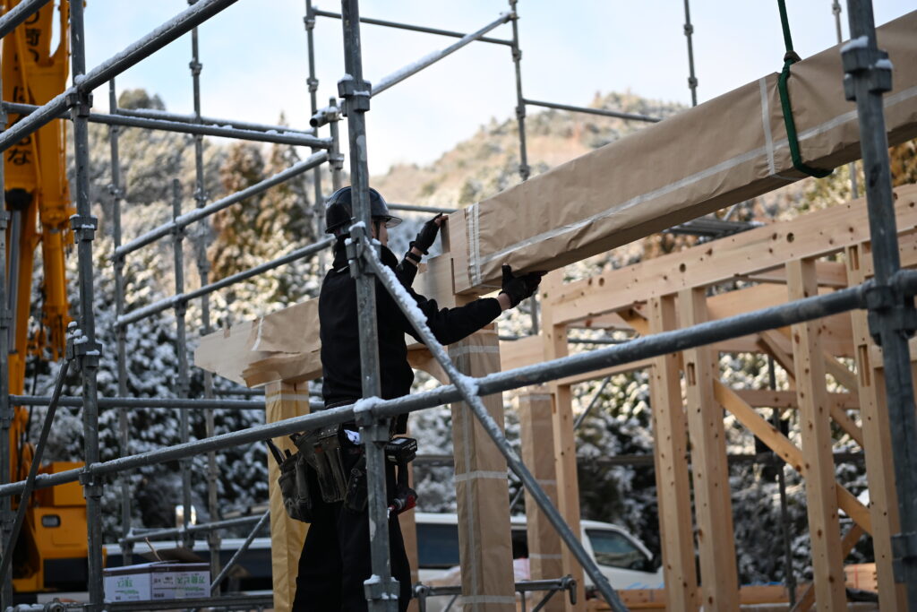 瑞浪市の木造住宅の建前（桧の梁）