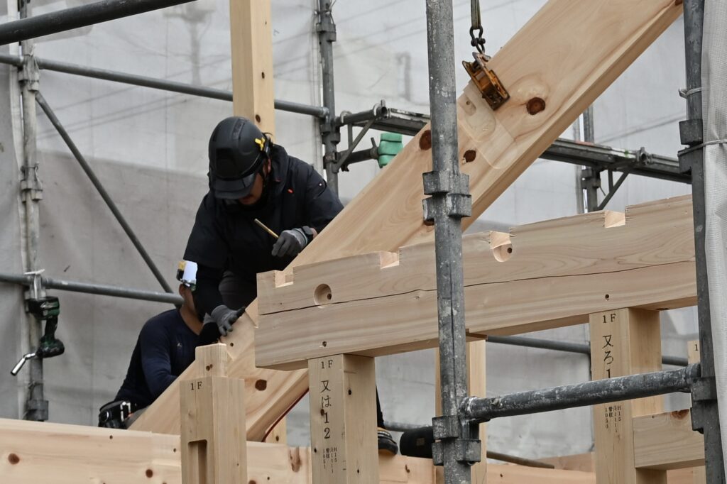 名古屋市千種区の家の建前と大工